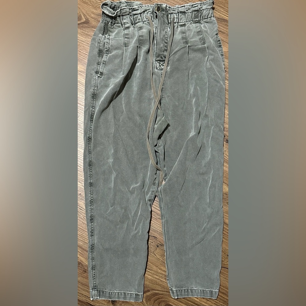 Free people women’s jogger jeans 🐇